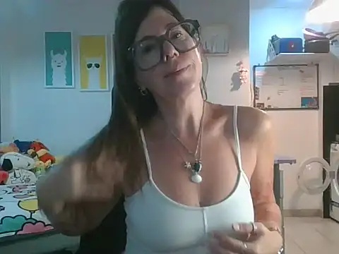 Snapshot of Calentandote chatting on April 3, 2026, 10:24 am Calentandote online show from April 3, 2026, 10:24 am