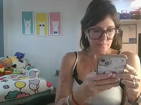 Snapshot of Calentandote chatting on April 7, 2026, 1:00 pm Calentandote online show from April 7, 2026, 1:00 pm