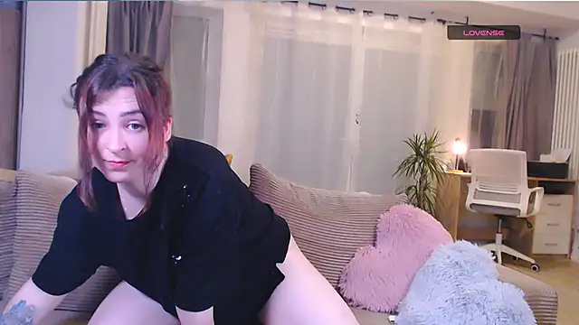 Snapshot of Caroline1995 chatting on March 18, 2026, 6:00 pm Caroline1995 online show from March 18, 2026, 6:00 pm