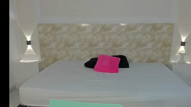 AliceRoss0 online show from November 26, 2025, 11:28 pm