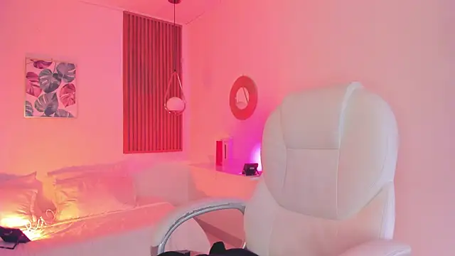 TiffanyWright online show from October 4, 2025, 12:58 pm