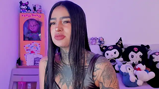 shadowcatt  online show from December 3, 2025, 9:24 pm