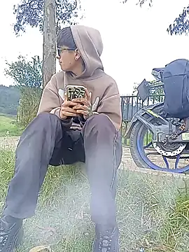 Snapshot of Cuervo_maniaco chatting on November 25, 2025, 3:01 pm Cuervo maniaco online show from November 25, 2025, 3:01 pm