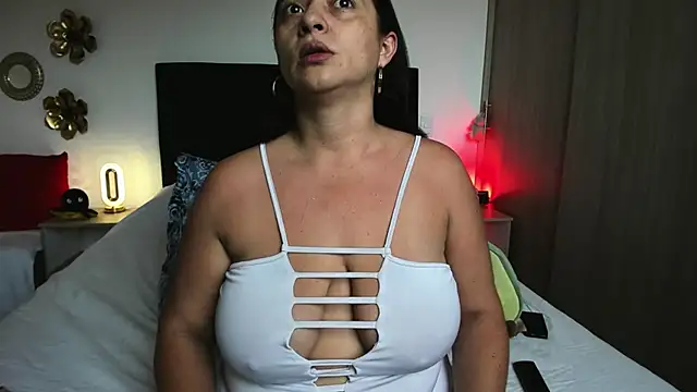 Snapshot of TatianaMonteross chatting on June 29, 2026, 11:05 pm TatianaMonteross online show from June 29, 2026, 11:05 pm