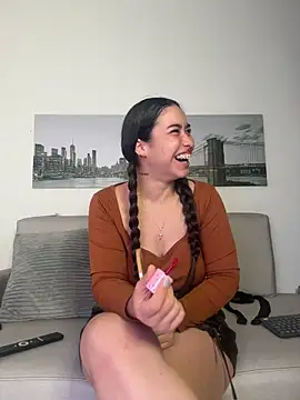 SophieRoyals online show from May 16, 2026, 1:32 pm