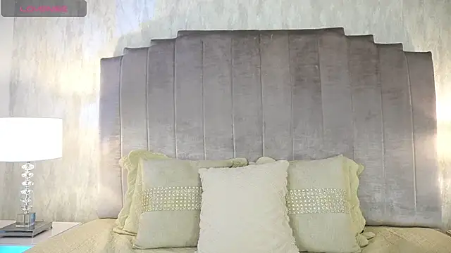 Snapshot of ashlyestone chatting on January 28, 2025, 2:43 am ashlyestone online show from January 28, 2025, 2:43 am