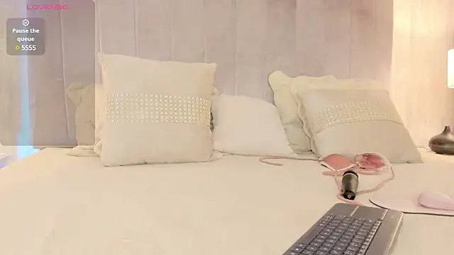 Snapshot of ashlyestone chatting on March 1, 2025, 4:15 am ashlyestone online show from March 1, 2025, 4:15 am