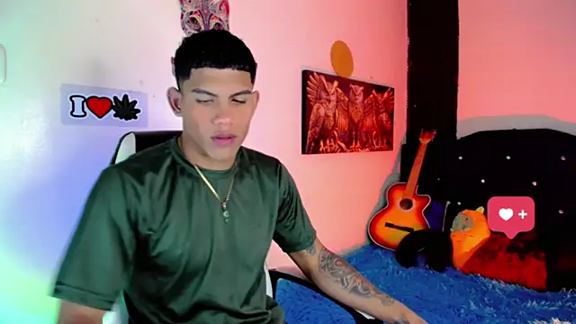 Snapshot of Damian_latinxxx chatting on January 16, 2025, 3:02 am Damian latinxxx online show from January 16, 2025, 3:02 am