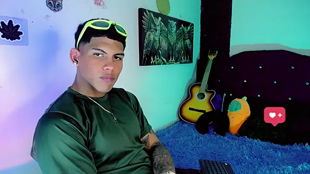 Snapshot of Damian_latinxxx chatting on January 16, 2025, 9:05 am Damian latinxxx online show from January 16, 2025, 9:05 am
