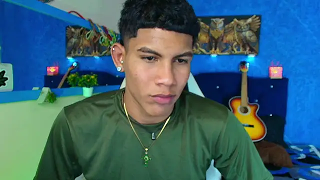 Snapshot of Damian_latinxxx chatting on January 29, 2025, 6:01 am Damian latinxxx online show from January 29, 2025, 6:01 am