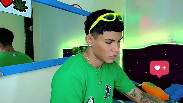 Snapshot of Damian_latinxxx chatting on February 3, 2025, 10:58 am Damian latinxxx online show from February 3, 2025, 10:58 am