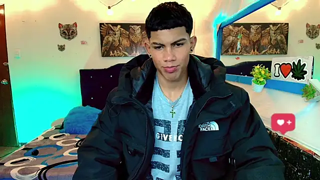 Snapshot of Damian_latinxxx chatting on February 7, 2025, 2:19 am Damian latinxxx online show from February 7, 2025, 2:19 am