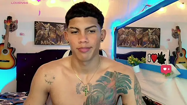 Snapshot of Damian_latinxxx chatting on February 7, 2025, 8:42 pm Damian latinxxx online show from February 7, 2025, 8:42 pm