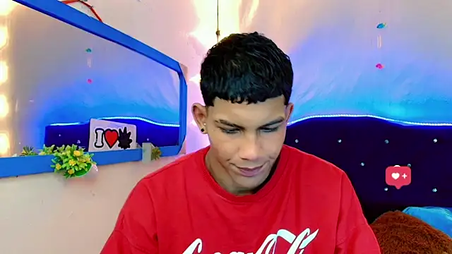 Snapshot of Damian_latinxxx chatting on February 9, 2025, 5:29 am Damian latinxxx online show from February 9, 2025, 5:29 am