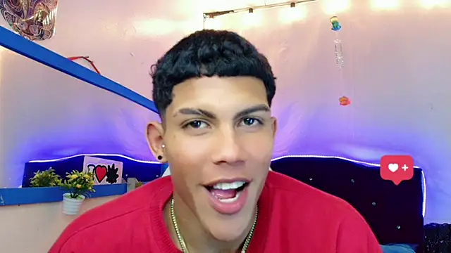 Snapshot of Damian_latinxxx chatting on February 9, 2025, 11:36 am Damian latinxxx online show from February 9, 2025, 11:36 am