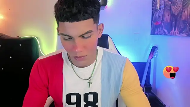 Snapshot of Damian_latinxxx chatting on February 18, 2025, 2:38 am Damian latinxxx online show from February 18, 2025, 2:38 am