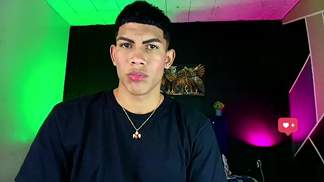 Snapshot of Damian_latinxxx chatting on March 2, 2025, 2:41 am Damian latinxxx online show from March 2, 2025, 2:41 am