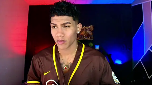 Snapshot of Damian_latinxxx chatting on March 5, 2025, 8:21 am Damian latinxxx online show from March 5, 2025, 8:21 am