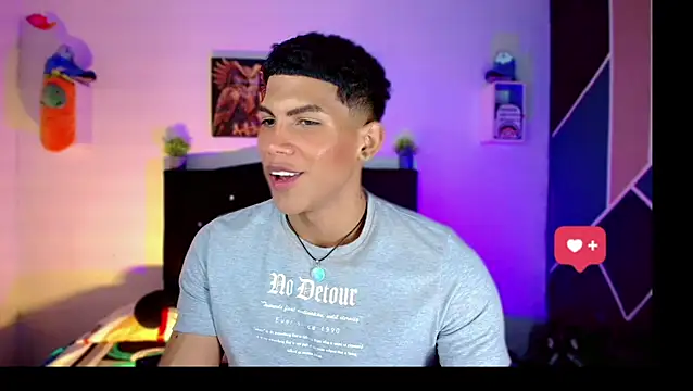 Snapshot of Damian_latinxxx chatting on March 8, 2025, 9:28 am Damian latinxxx online show from March 8, 2025, 9:28 am