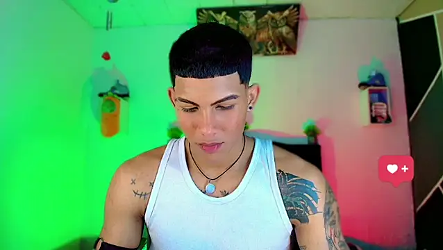 Snapshot of Damian_latinxxx chatting on March 11, 2025, 6:21 am Damian latinxxx online show from March 11, 2025, 6:21 am
