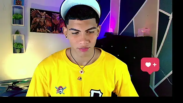 Snapshot of Damian_latinxxx chatting on March 18, 2025, 1:32 am Damian latinxxx online show from March 18, 2025, 1:32 am