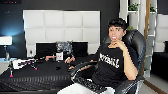 Santy carrington online show from December 5, 2024, 8:22 pm