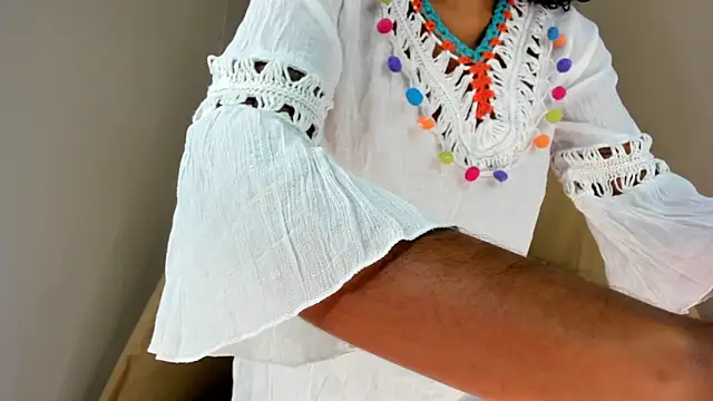 Snapshot of Ariella_Ruiz chatting on October 12, 2025, 12:04 pm Ariella Ruiz online show from October 12, 2025, 12:04 pm