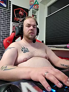 Snapshot of PupW0lfy chatting on January 22, 2025, 4:44 pm PupW0lfy online show from January 22, 2025, 4:44 pm