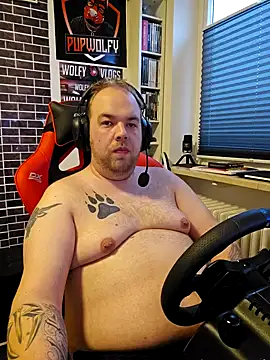 Snapshot of PupW0lfy chatting on February 2, 2025, 7:30 am PupW0lfy online show from February 2, 2025, 7:30 am