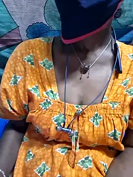 Snapshot of Tamil--Rani chatting on November 1, 2025, 1:13 pm Tamil--Rani online show from November 1, 2025, 1:13 pm