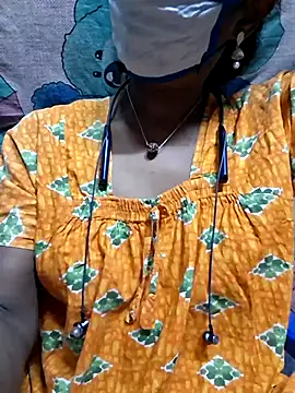 Snapshot of Tamil--Rani chatting on November 11, 2025, 2:39 pm Tamil--Rani online show from November 11, 2025, 2:39 pm