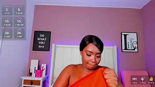 Britanymooree online show from October 30, 2025, 7:36 pm