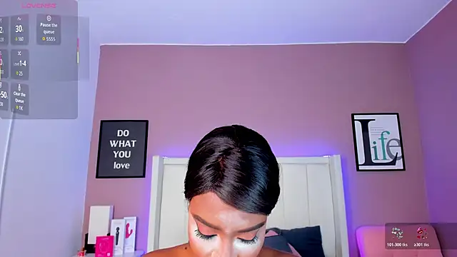 Britanymooree online show from November 8, 2025, 8:18 pm