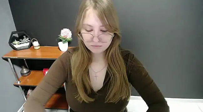 Snapshot of lady_minx chatting on February 19, 2025, 10:34 am lady minx online show from February 19, 2025, 10:34 am