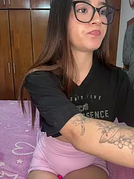 Snapshot of Veronica_isaza__ chatting on June 8, 2026, 11:05 pm Veronica isaza online show from June 8, 2026, 11:05 pm