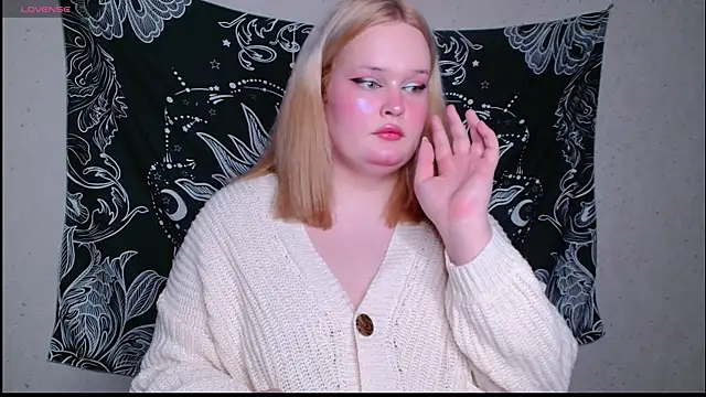 rozzhaos8 online show from February 11, 2026, 8:03 pm