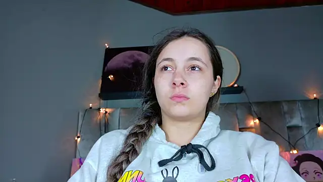 Snapshot of AmbarHills_1 chatting on November 3, 2025, 11:22 am AmbarHills 1 online show from November 3, 2025, 11:22 am