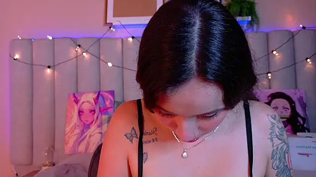 Snapshot of AmbarHills_1 chatting on November 10, 2025, 11:42 am AmbarHills 1 online show from November 10, 2025, 11:42 am