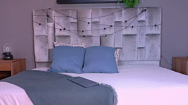 Snapshot of AmbarHills_1 chatting on November 12, 2025, 11:32 am AmbarHills 1 online show from November 12, 2025, 11:32 am