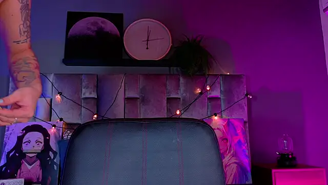 Snapshot of AmbarHills_1 chatting on November 14, 2025, 11:42 am AmbarHills 1 online show from November 14, 2025, 11:42 am