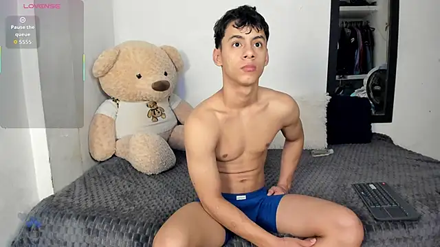 Snapshot of LittleParker chatting on November 14, 2025, 1:32 pm LittleParker online show from November 14, 2025, 1:32 pm