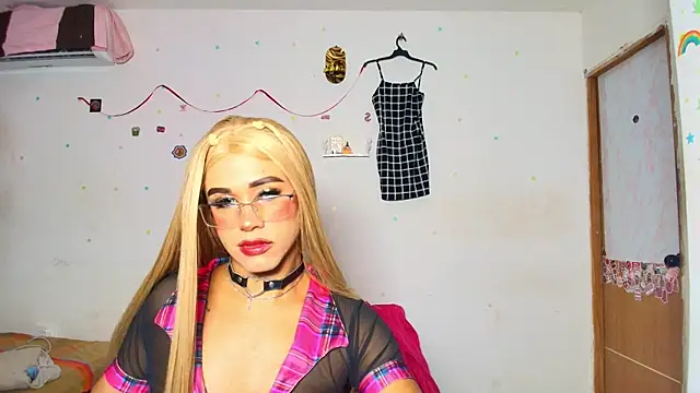 Snapshot of mia_foxts chatting on June 24, 2026, 6:34 am mia foxts online show from June 24, 2026, 6:34 am