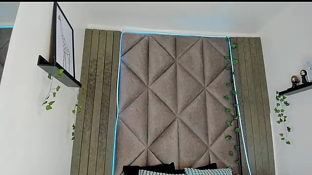 AbbyWathson online show from November 9, 2025, 11:52 am