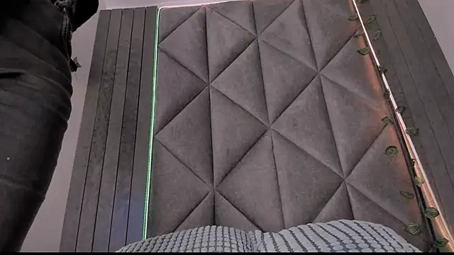 AbbyWathson online show from November 20, 2025, 7:57 pm