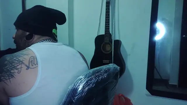 darkclothes online show from February 11, 2025, 11:12 pm