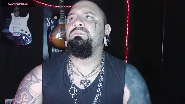 darkclothes online show from December 2, 2025, 6:08 am