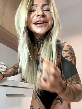 Divina X  online show from December 18, 2025, 5:02 am