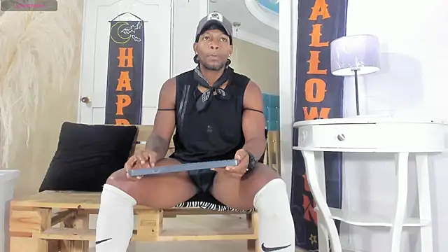 Snapshot of RicoBrown777_ chatting on October 18, 2025, 4:37 am RicoBrown777 online show from October 18, 2025, 4:37 am