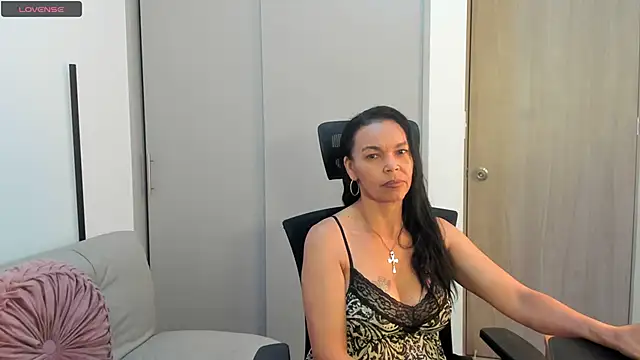 Evawalker  online show from October 11, 2025, 12:54 am