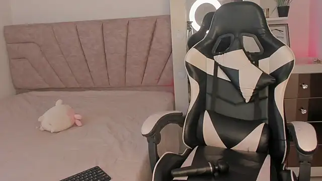 Snapshot of SavannahWildee chatting on October 15, 2025, 1:22 pm SavannahWildee online show from October 15, 2025, 1:22 pm